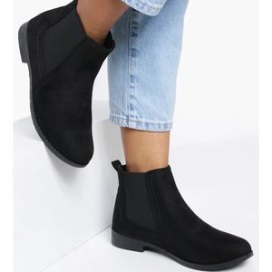 Flat Chelsea Boots